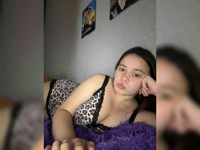 RiaLowelyt webcam