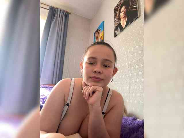 RiaLowelyt webcam
