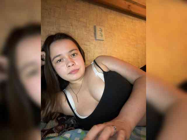 RiaLowelyt webcam