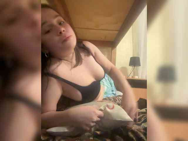 RiaLowelyt webcam