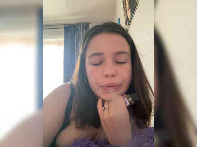 RiaLowelyt webcam