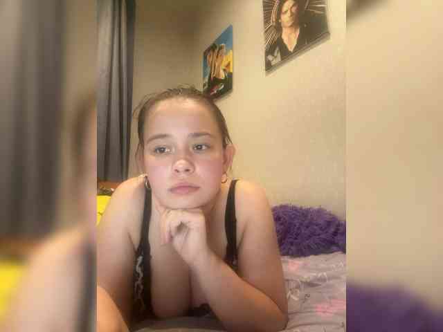 RiaLowelyt webcam