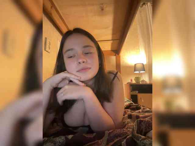 RiaLowelyt webcam