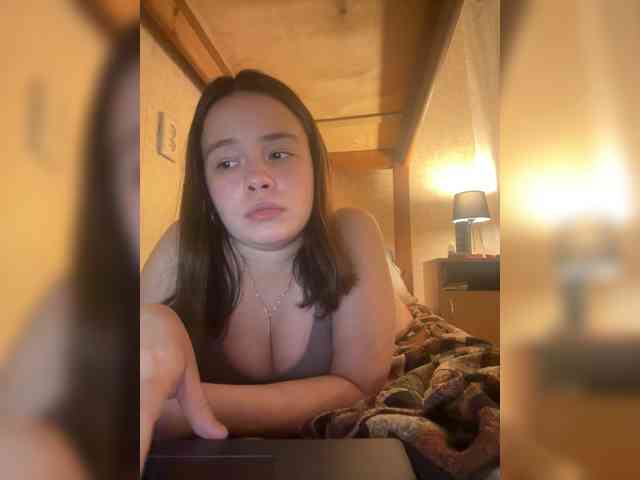 RiaLowelyt webcam