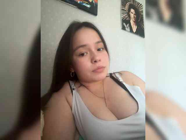 RiaLowelyt webcam
