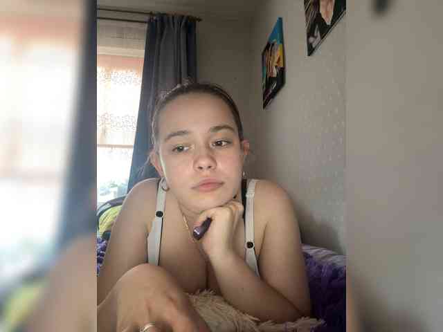 RiaLowelyt webcam