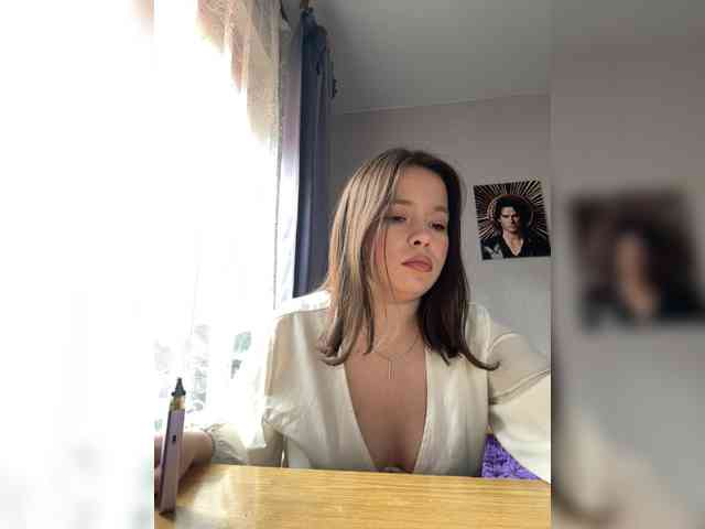 RiaLowelyt webcam