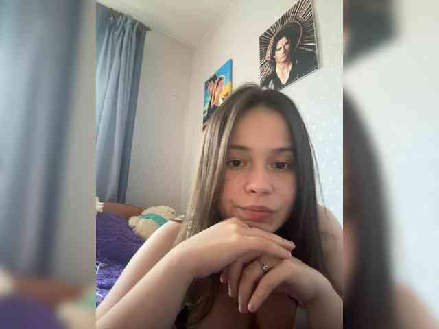 RiaLowelyt webcam