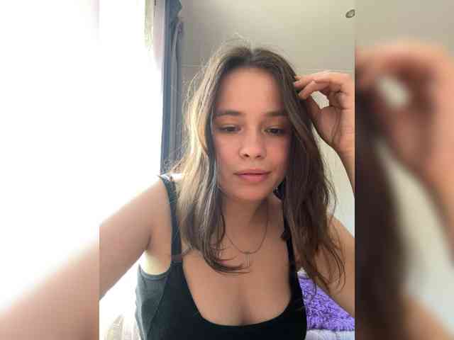 RiaLowelyt webcam