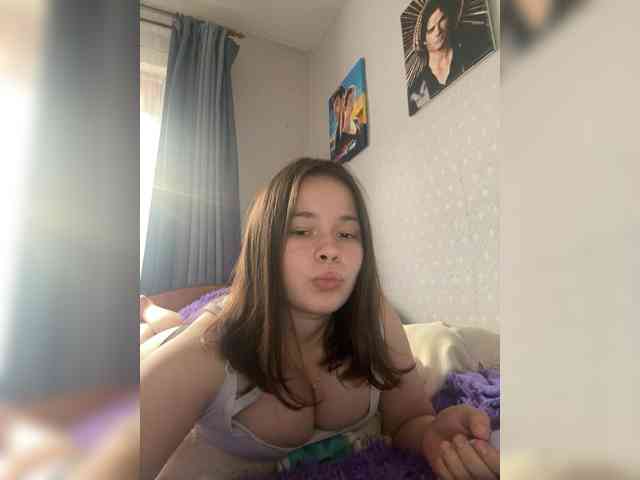 RiaLowelyt webcam