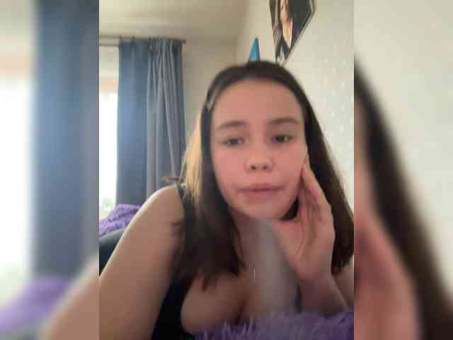 RiaLowelyt webcam