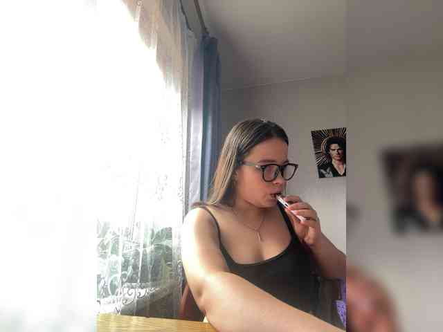 RiaLowelyt webcam