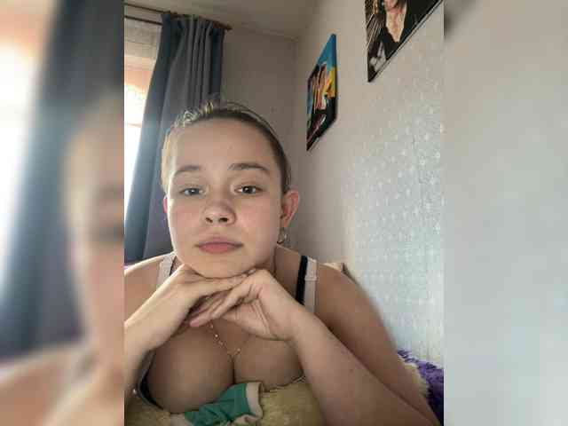 RiaLowelyt webcam