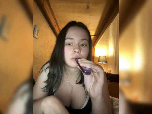 RiaLowelyt webcam