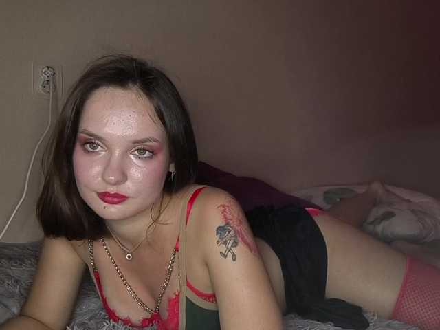 Elyaaa live cam on BongaCams