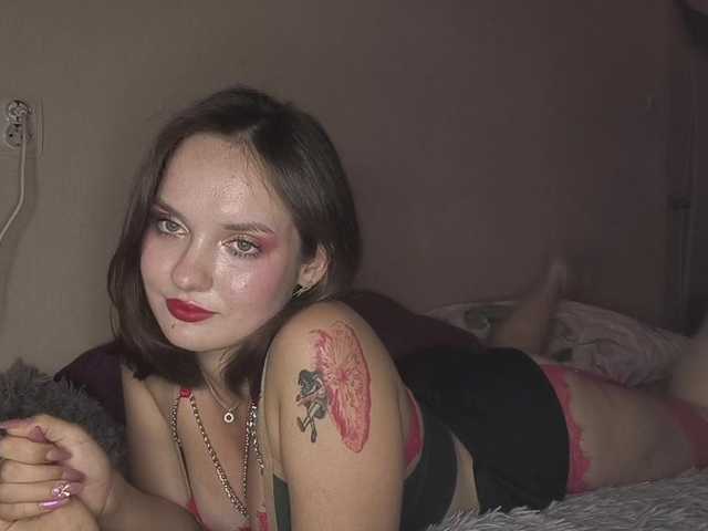 Elyaaa live cam on BongaCams