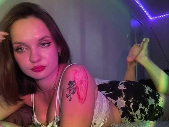 Elyaaa live cam on BongaCams