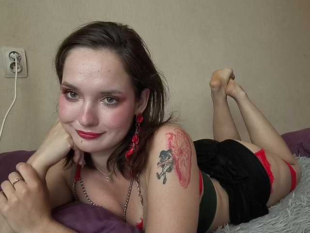 Elyaaa live cam on BongaCams
