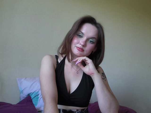 Elyaaa live cam on BongaCams