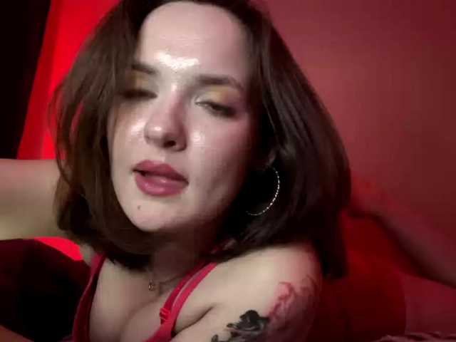 Elyaaa live cam on BongaCams