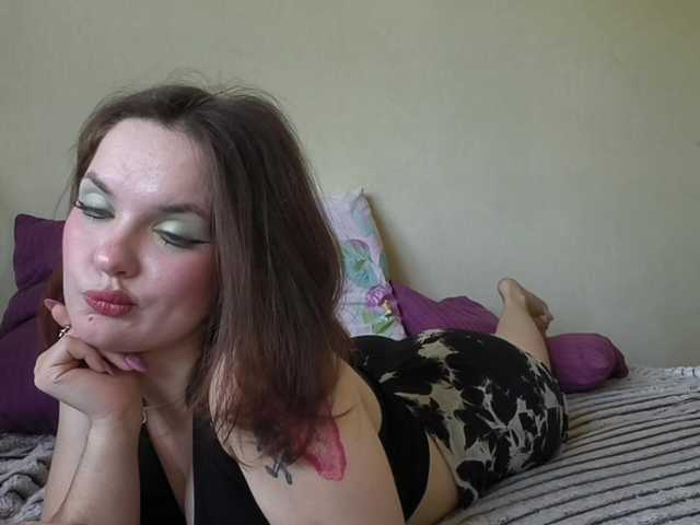 Elyaaa live cam on BongaCams