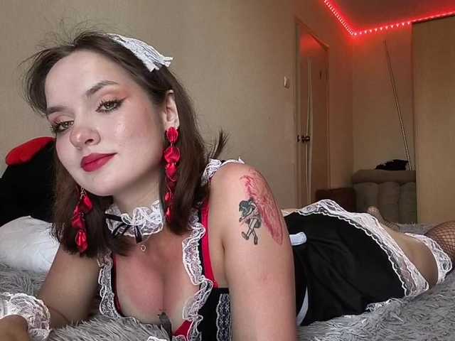 Elyaaa live cam on BongaCams