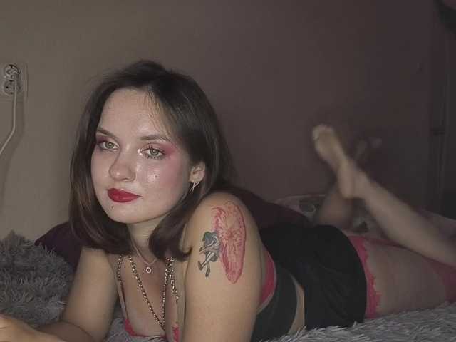 Elyaaa live cam on BongaCams