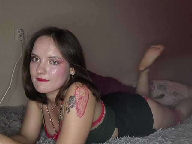 Elyaaa live cam on BongaCams