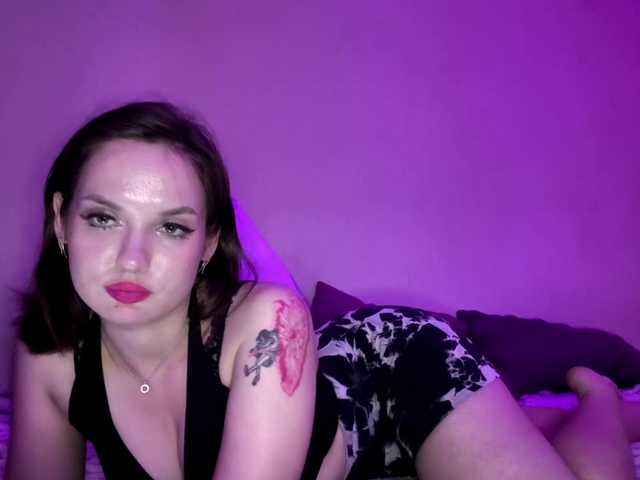 Elyaaa live cam on BongaCams