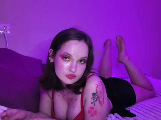 Elyaaa live cam on BongaCams