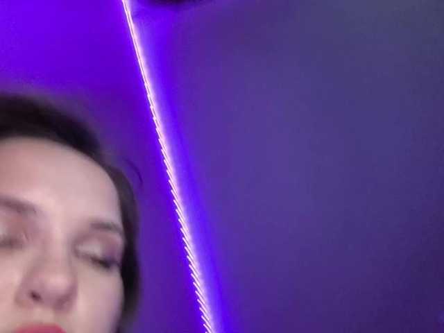 Elyaaa live cam on BongaCams