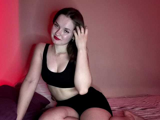 Elyaaa live cam on BongaCams