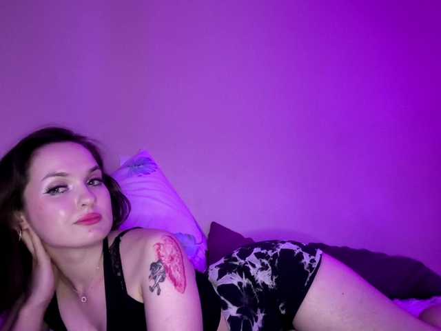 Elyaaa live cam on BongaCams