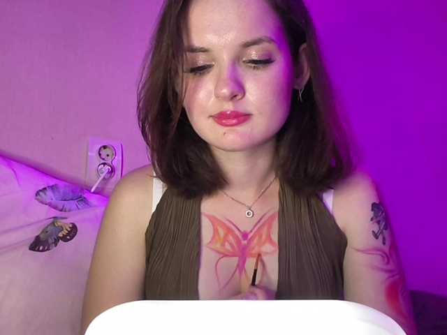 Elyaaa live cam on BongaCams