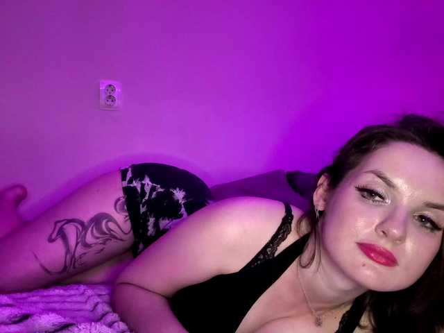 Elyaaa live cam on BongaCams