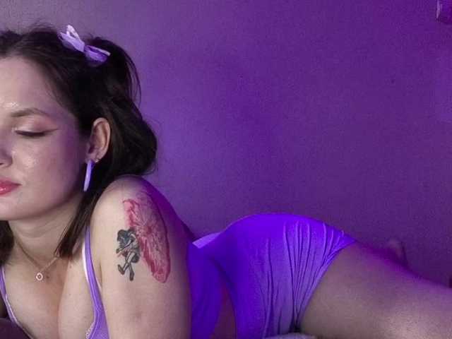 Elyaaa live cam on BongaCams