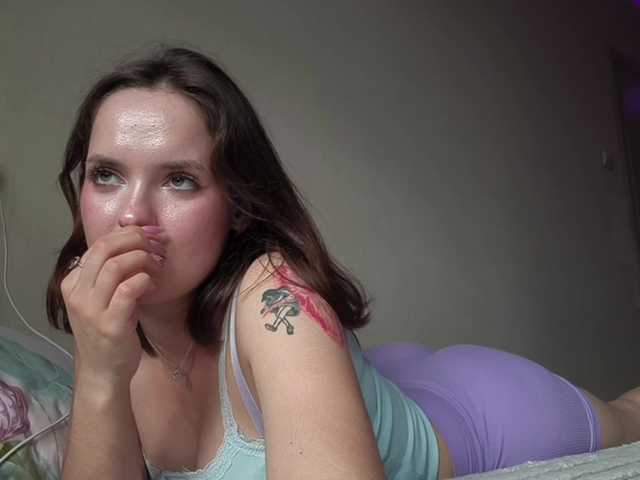 Elyaaa live cam on BongaCams
