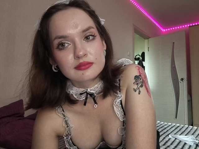 Elyaaa live cam on BongaCams