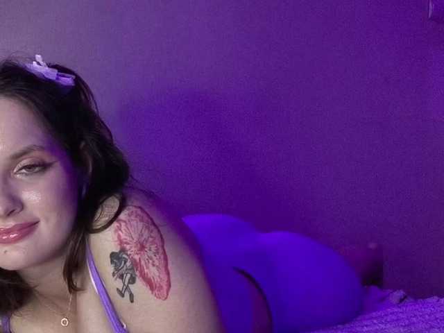 Elyaaa live cam on BongaCams
