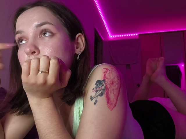 Elyaaa live cam on BongaCams
