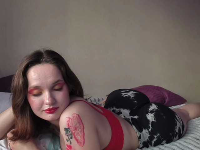 Elyaaa live cam on BongaCams