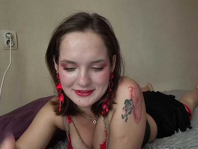 Elyaaa live cam