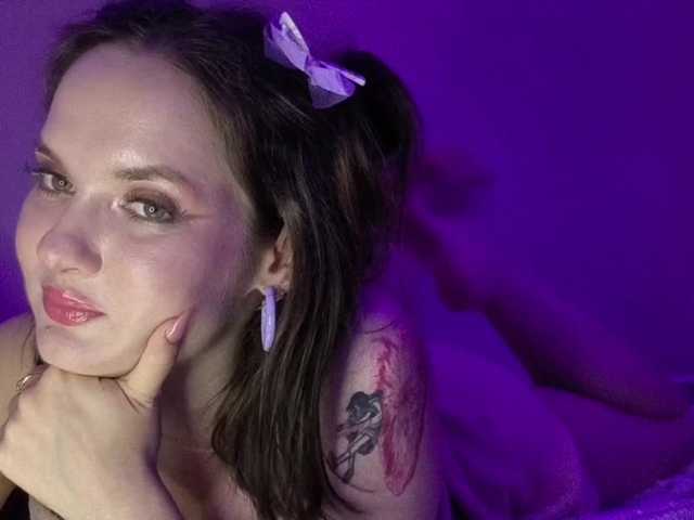 Elyaaa live cam on BongaCams