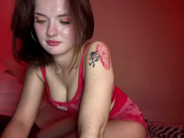 Elyaaa live cam on BongaCams