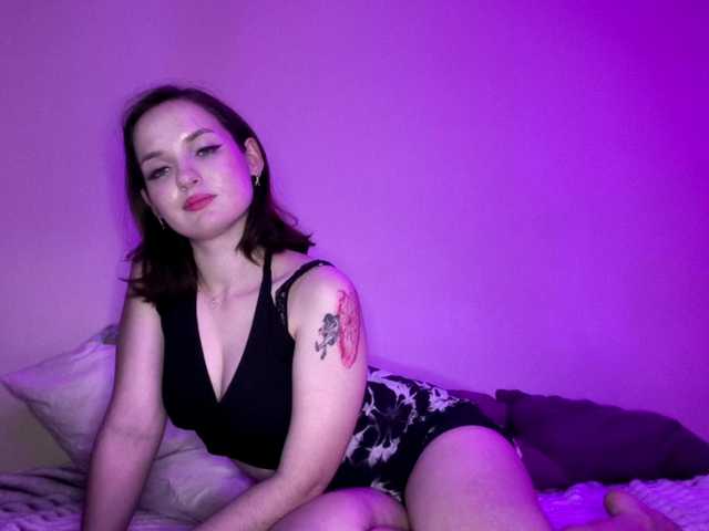 Elyaaa live cam on BongaCams