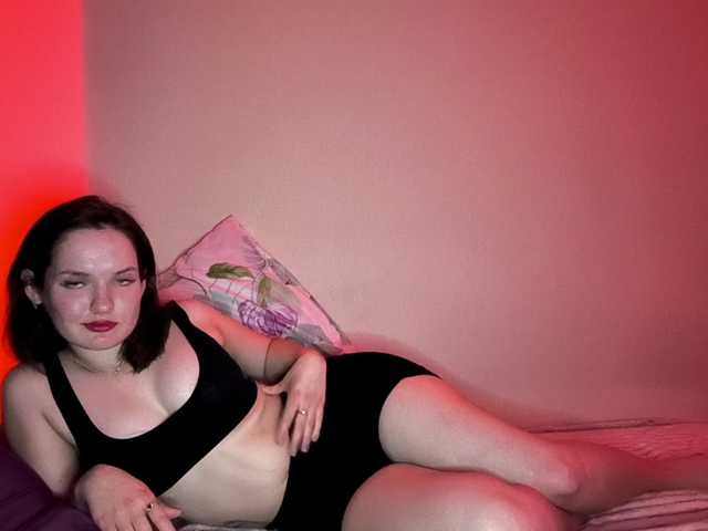 Elyaaa live cam on BongaCams