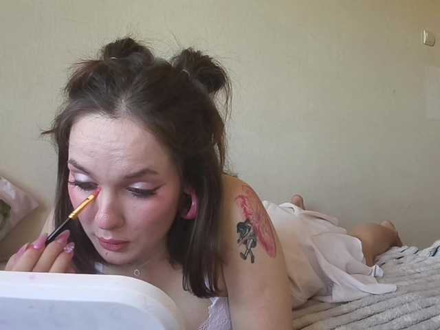 Elyaaa live cam on BongaCams
