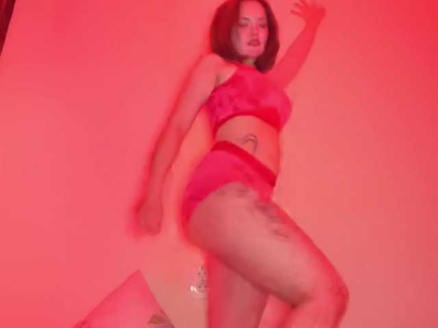 Elyaaa live cam on BongaCams