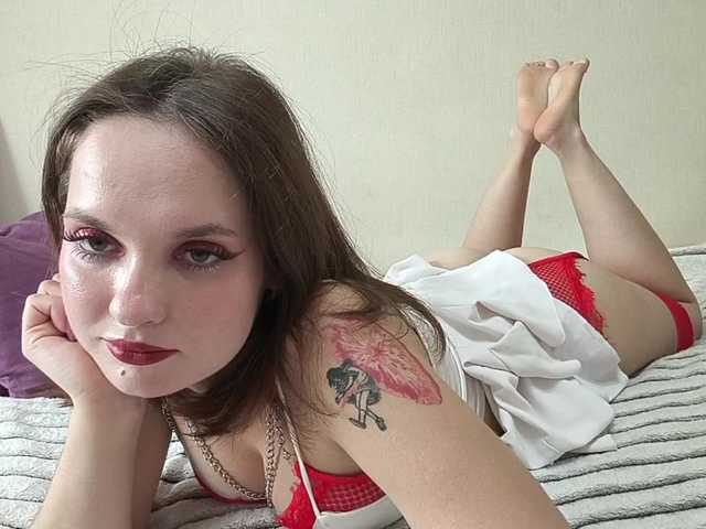 Elyaaa live cam on BongaCams