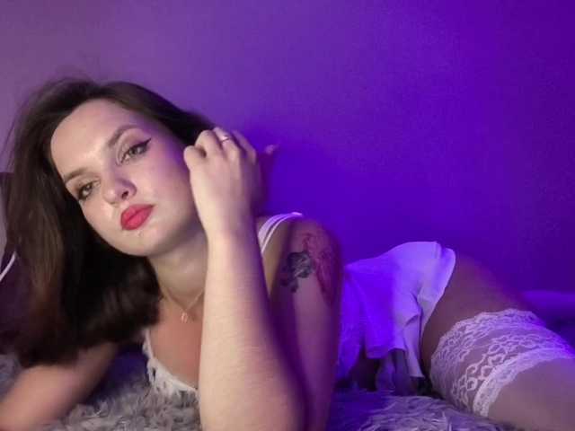 Elyaaa live cam on BongaCams